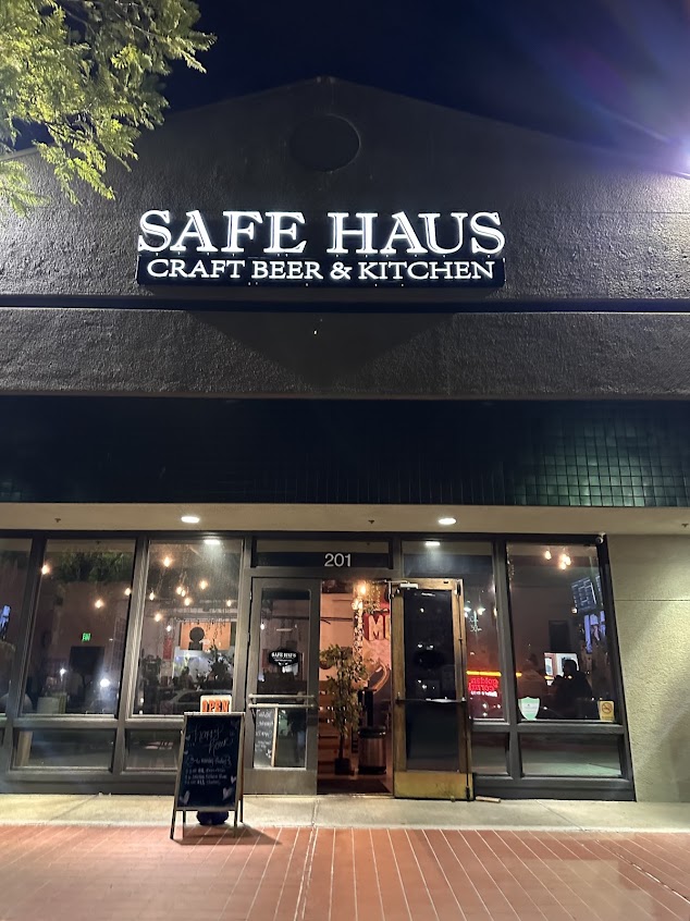 Safe Haus Craft Beer & Kitchen Restaurant | Gastropub in Moreno
